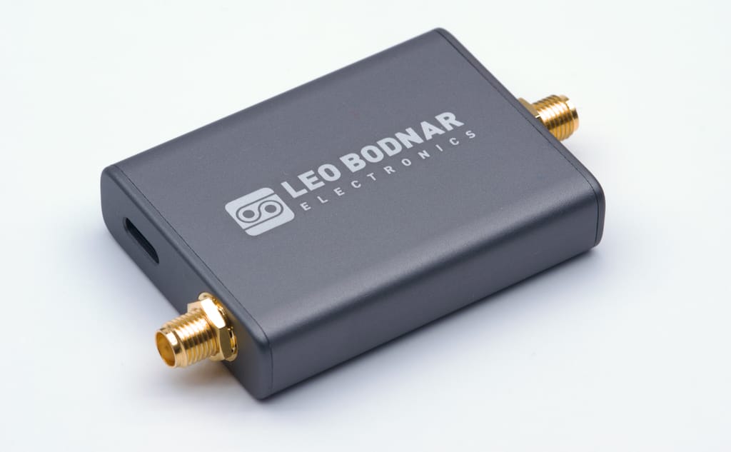 Generator de frecvență de referință GPSDO LBE-1420 (1Hz–1.1GHz, 10MHz presetat)